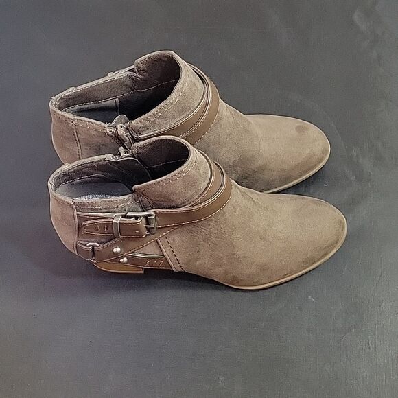 BRAND NEW INDIGO RD ROUND TOE ZIP CLOSURE ANKLE BOOTIES - Picture 3 of 13